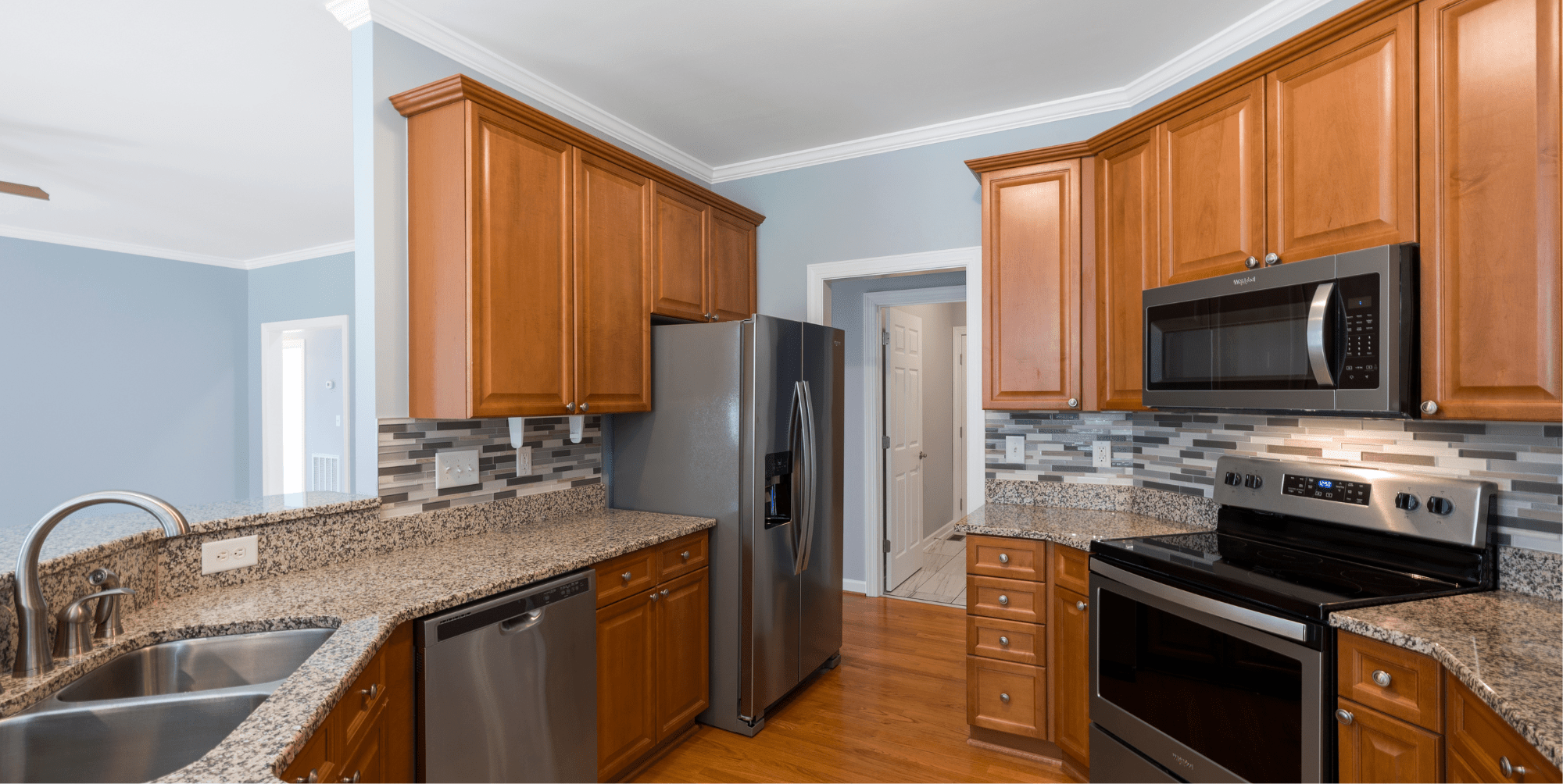 Comfortability Aluminium VS Wooden Cabinets