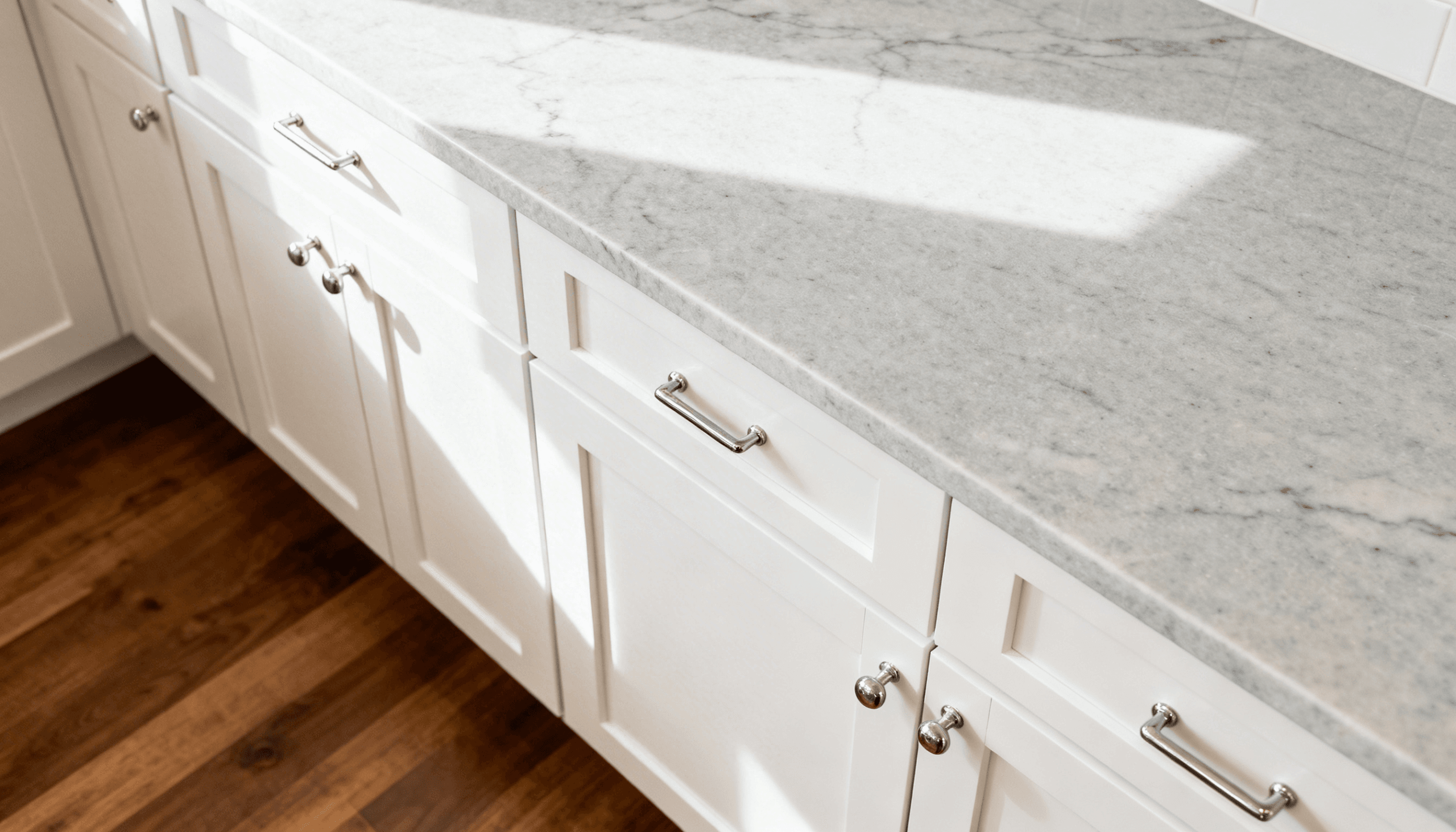 Pairing Quartz, home kitchen countertops, home kitchen cabinets, kitchen countertops, kitchen cabinets, combining materials for kitchens, home kitchen material options